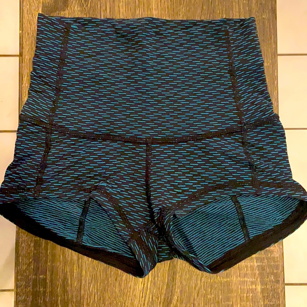 Lululemon high rise align shorts - size 2 - tag is cut out
